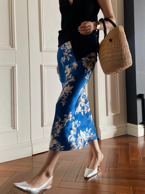 Mulberry Silk Bias-Cut Skirt – Navy Blue Daylily Print in Washed Satin