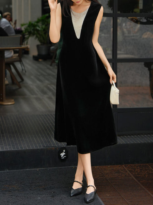 Elegant Silk Velvet V-Neck Midi Dress – Audrey-Inspired Sleeveless Tassel Statement Dress