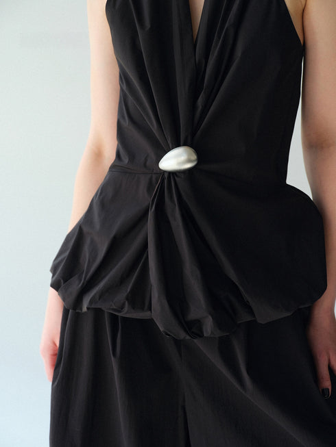 Cotton-Blend Halter Blouse with Sculptural Brooch – Irregular Knotted Waist Bubble-Hem Sleeveless Top