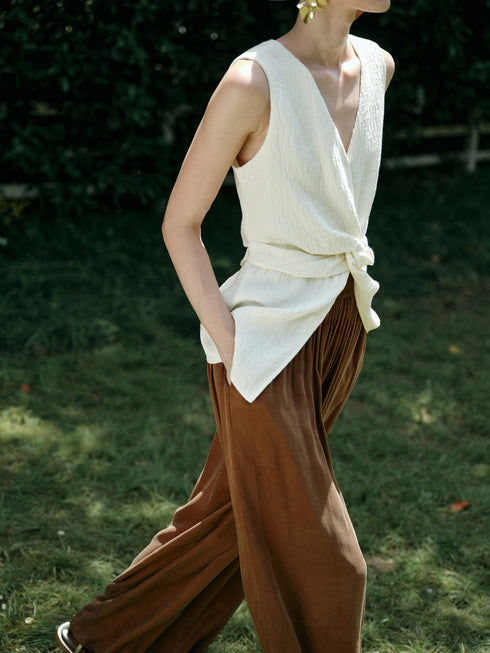 Textured Twist-Front V-Neck Sleeveless Top & Wide-Leg Pants Set – Sculpted Waist Summer Ensemble