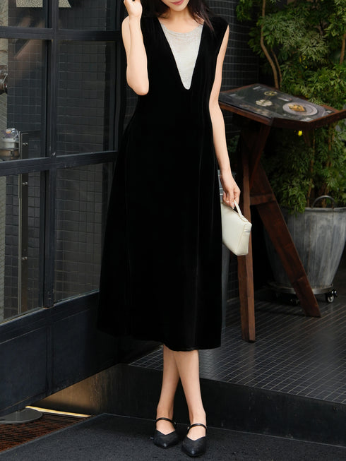 Elegant Silk Velvet V-Neck Midi Dress – Audrey-Inspired Sleeveless Tassel Statement Dress
