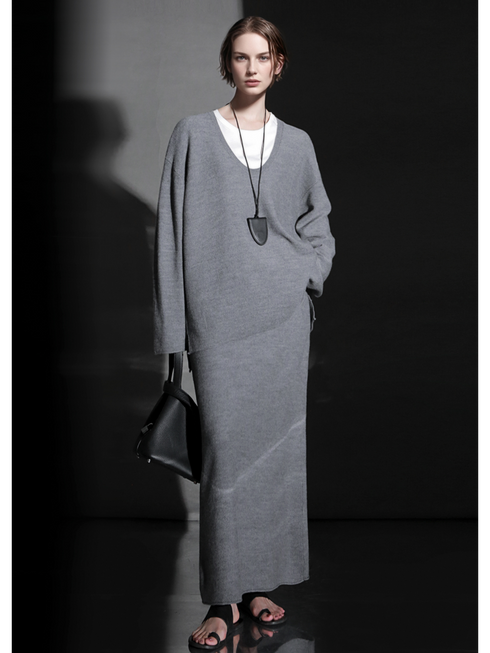 High-End Textured Wool Knit Set for Women – U-Neck Yangzi Yarn Sweater & Stretch Skirt Two-Piece Outfit