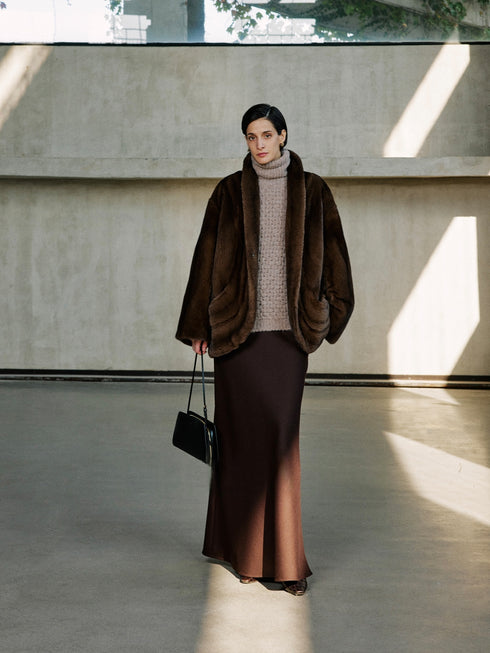 All-Season Fishtail Wool Midi Skirt – Flattering, Elegant Silhouette for a Stunning Look