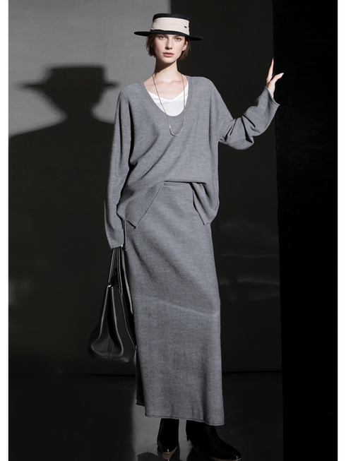 High-End Textured Wool Knit Set for Women – U-Neck Yangzi Yarn Sweater & Stretch Skirt Two-Piece Outfit