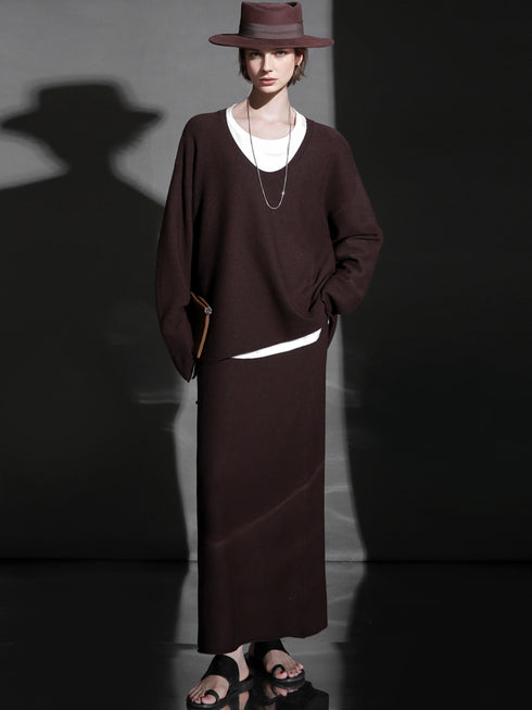 High-End Textured Wool Knit Set for Women – U-Neck Yangzi Yarn Sweater & Stretch Skirt Two-Piece Outfit