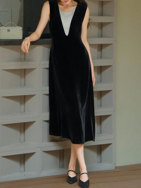 Elegant Silk Velvet V-Neck Midi Dress – Audrey-Inspired Sleeveless Tassel Statement Dress