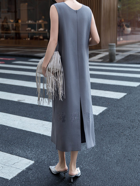 Elegant Deep V-Neck Floral Appliqué Sleeveless Maxi Dress – Minimalist Relaxed Fit Statement Dress