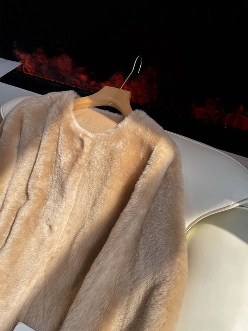 Nordic-Style Merino Shearling Coat – Oversized Relaxed Fit, Natural Shearling, Mid-Length Jacket