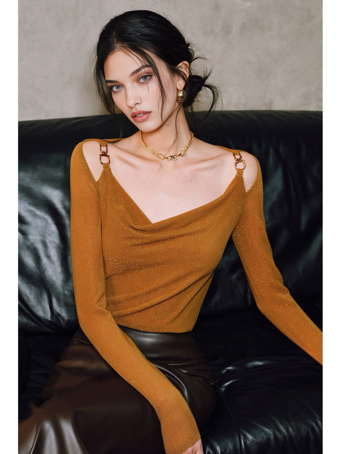 Women’s Starry Sea Luster Knit Top – Draped Neckline, Textured Pleating & Metal Chain Slim Fit