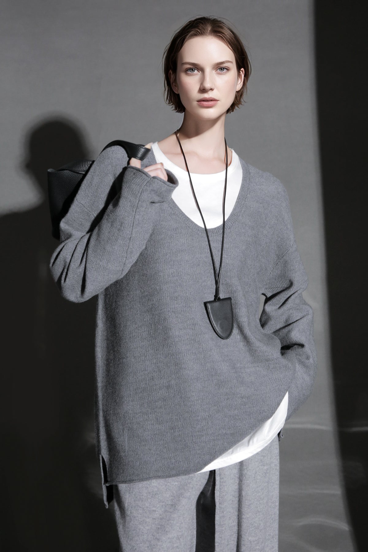 High-End Textured Wool Knit Set for Women – U-Neck Yangzi Yarn Sweater & Stretch Skirt Two-Piece Outfit