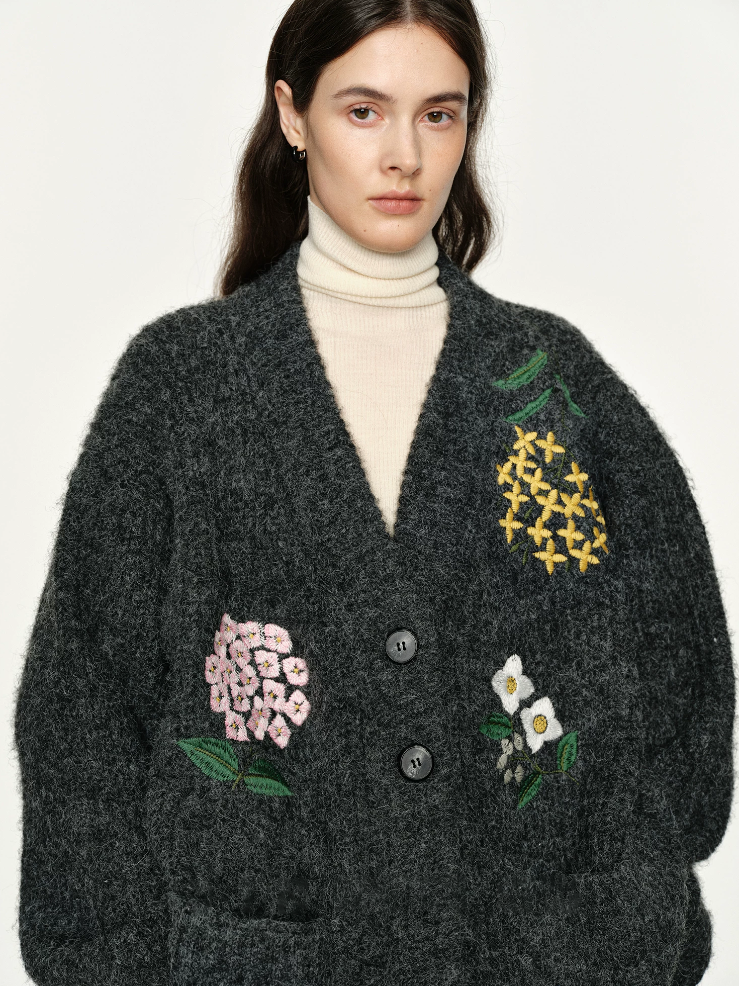 Women's Relaxed Vintage-Inspired Embroidered Wool-Blend V-Neck Knit Cardigan – Loose-Fit Sweater Outerwear