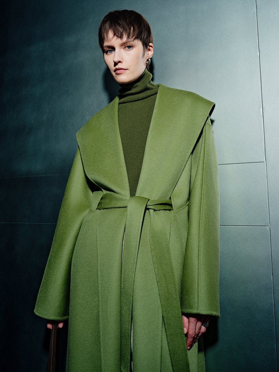 100% Cashmere Double-Faced Coat for Women – “Free Traveler” Overcoat in Lotus Green