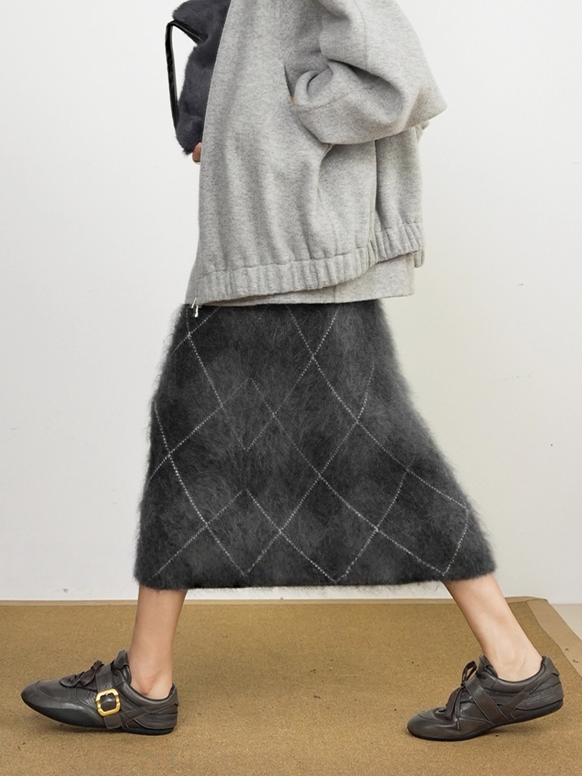 Heavyweight Brushed Knit Vintage Diamond-Pattern Midi Skirt for Women