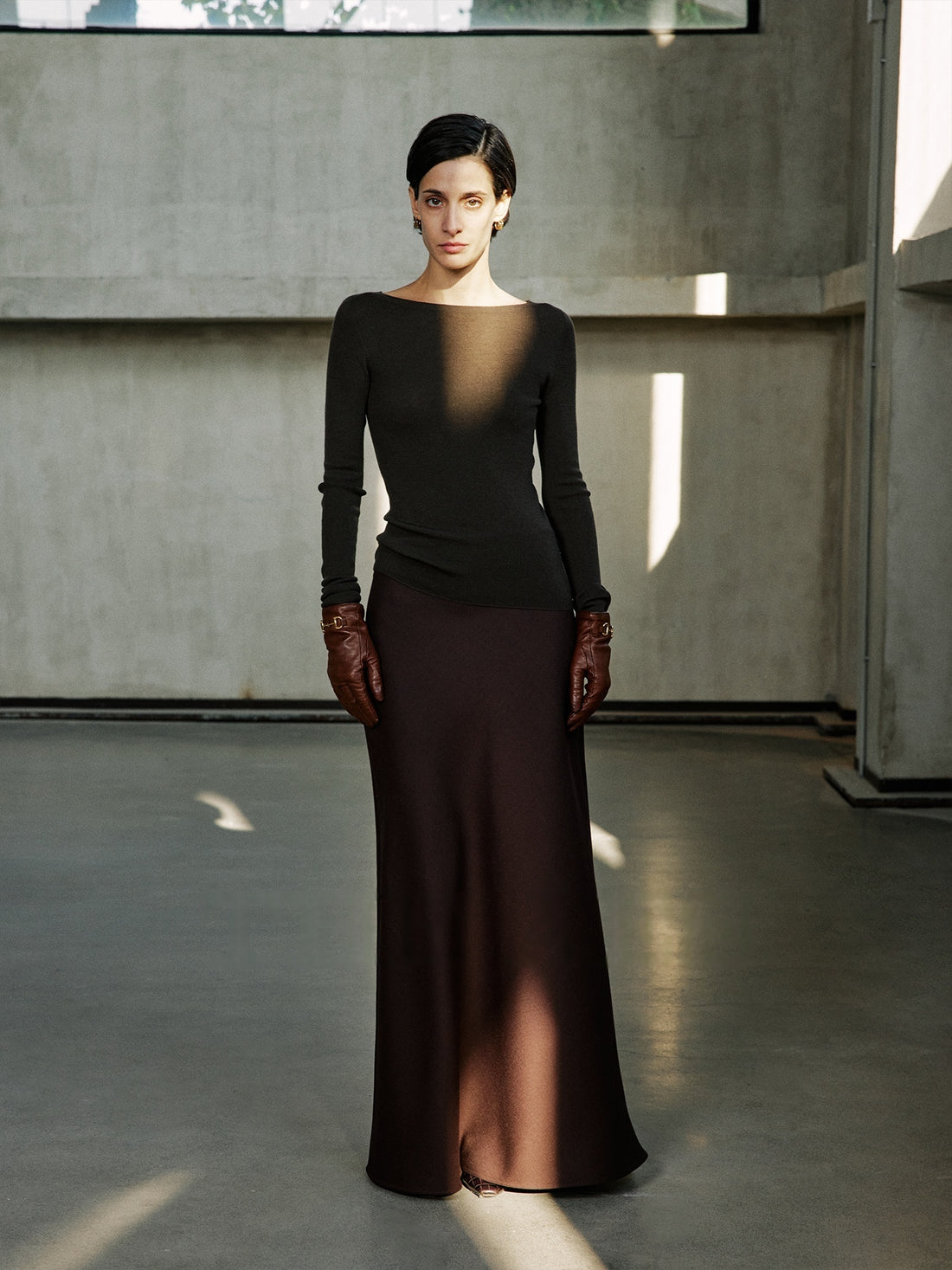 All-Season Fishtail Wool Midi Skirt – Flattering, Elegant Silhouette for a Stunning Look
