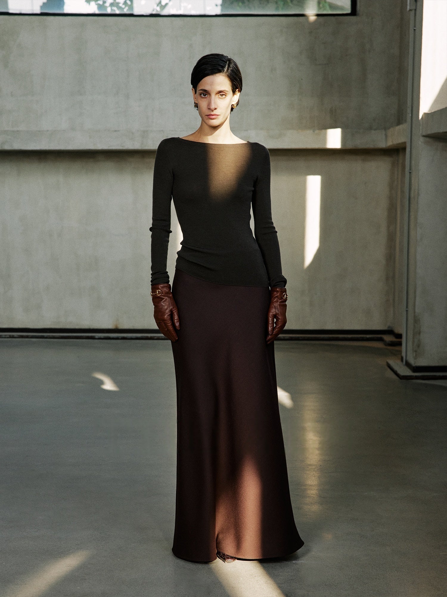 All-Season Fishtail Wool Midi Skirt – Flattering, Elegant Silhouette for a Stunning Look