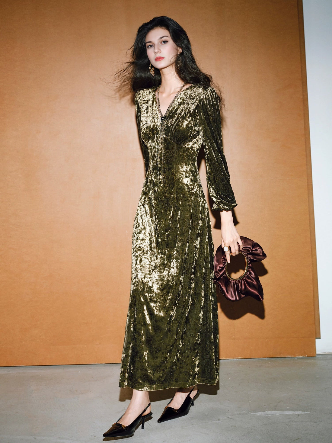 Party Glam Iridescent Diamond-Velvet Dress – Ice-Texture Finish, Flowing Draped Silhouette, Waist-Defining Lantern Sleeves