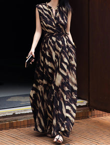 Sleeveless Stand-Collar Belted Pleated Maxi Dress – Made to Measure