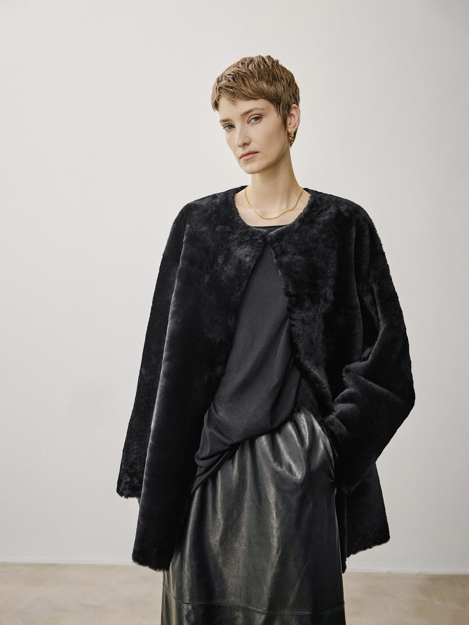 Nordic-Style Merino Shearling Coat – Oversized Relaxed Fit, Natural Shearling, Mid-Length Jacket