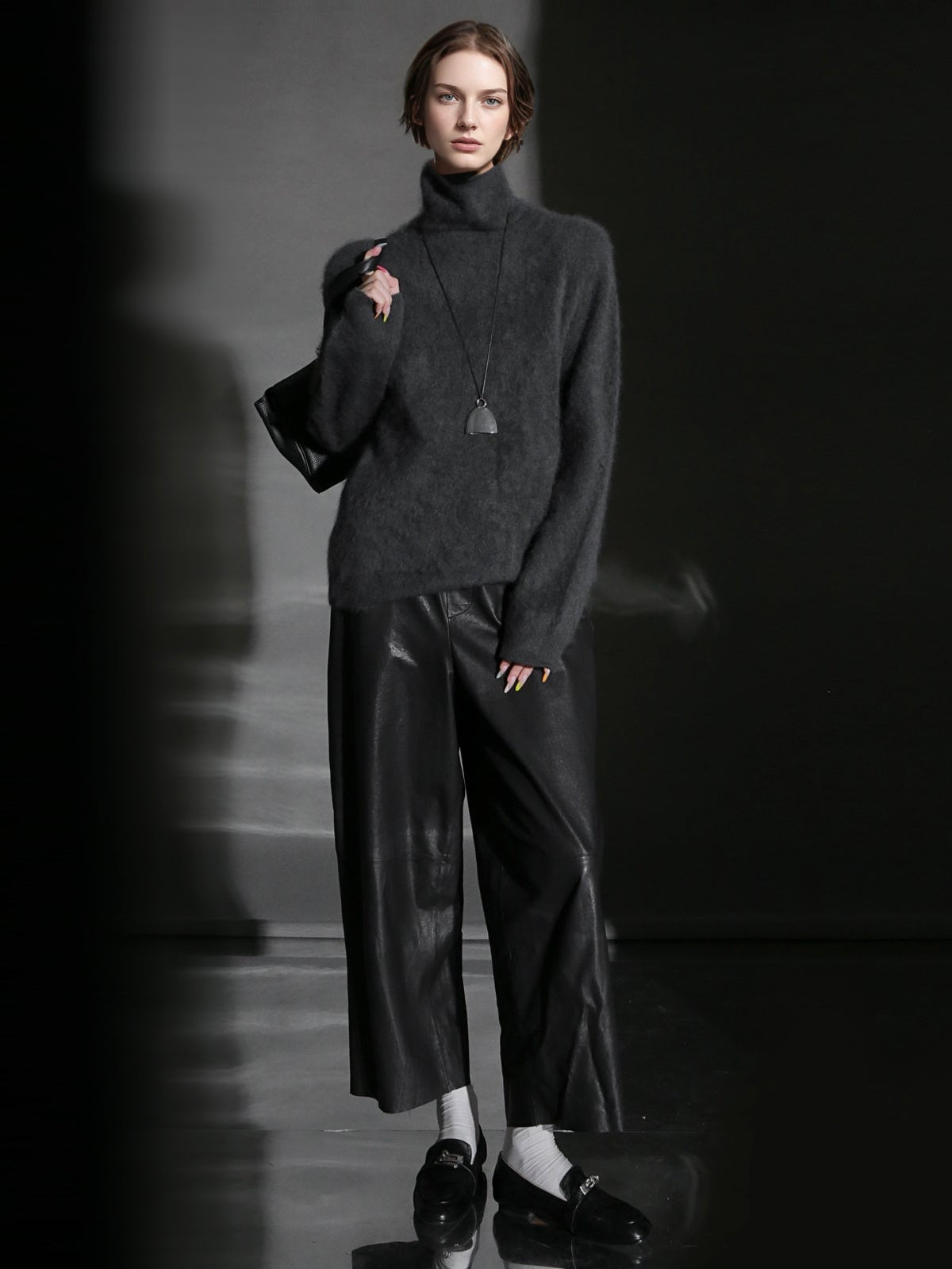 Luxury Cashmere Turtleneck Sweater – Seamless Design, Soft Brushed Knit, Solid Color Warm Pullover for Fall Winter