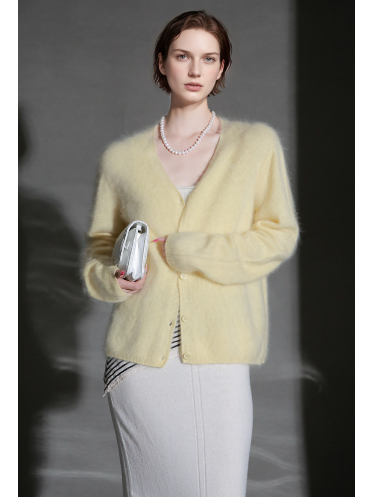 Elegant Cashmere Brushed Knit Cardigan – Soft Luxury Sweater Jacket for Women, Cozy Chic Layer for Fall