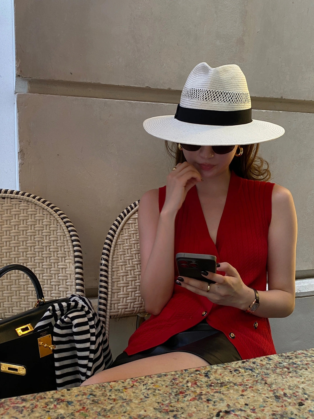 Sexy Red Knitted Vest for Women Summer High-End Cardigan Top，Slim and Exquisite Design