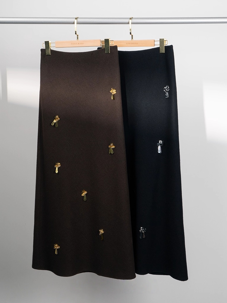 French Holiday Style Beaded Bias-Cut Wool Midi Skirt for Women – Slimming A-Line Design