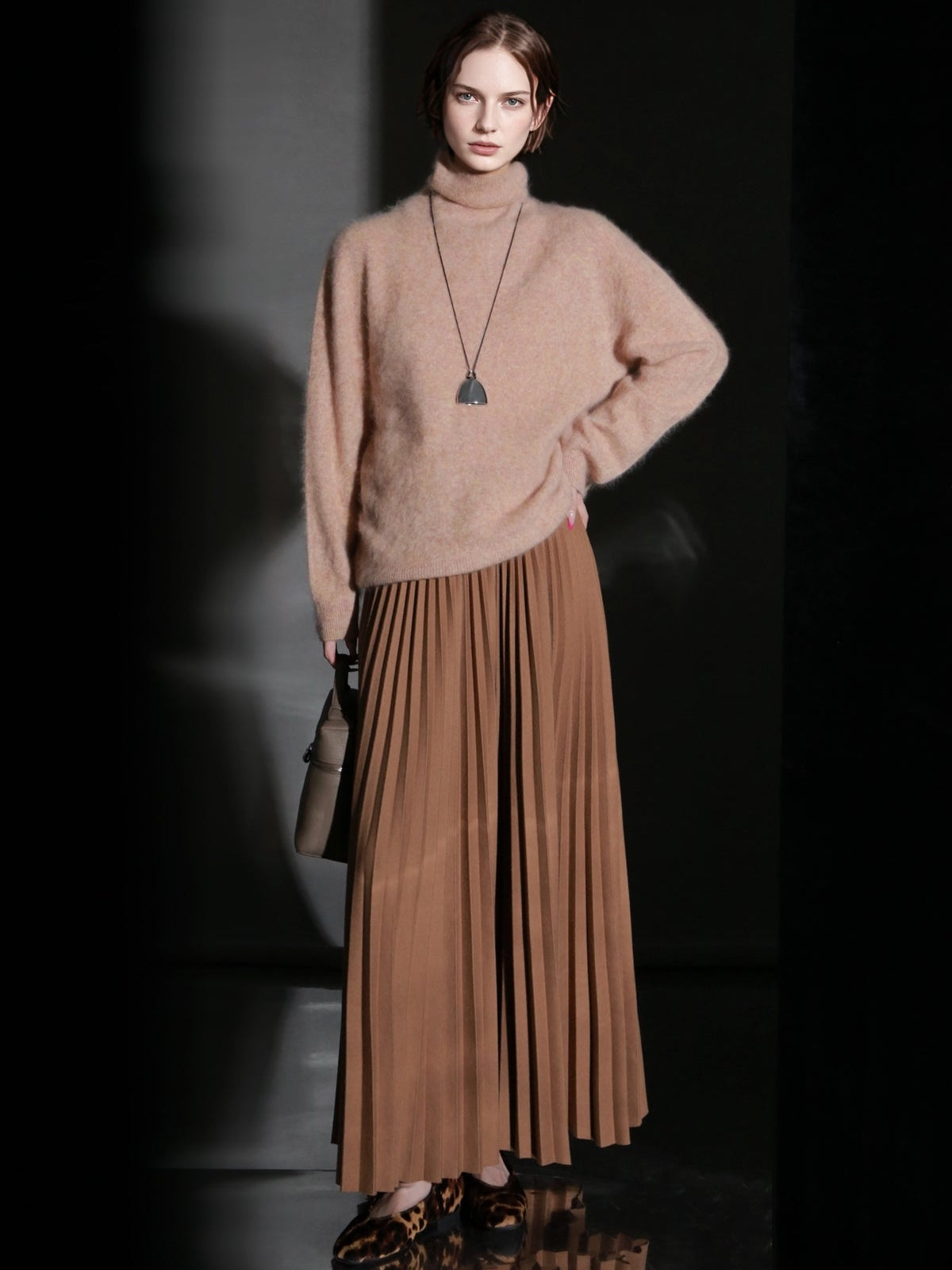 Luxury Cashmere Turtleneck Sweater – Seamless Design, Soft Brushed Knit, Solid Color Warm Pullover for Fall Winter