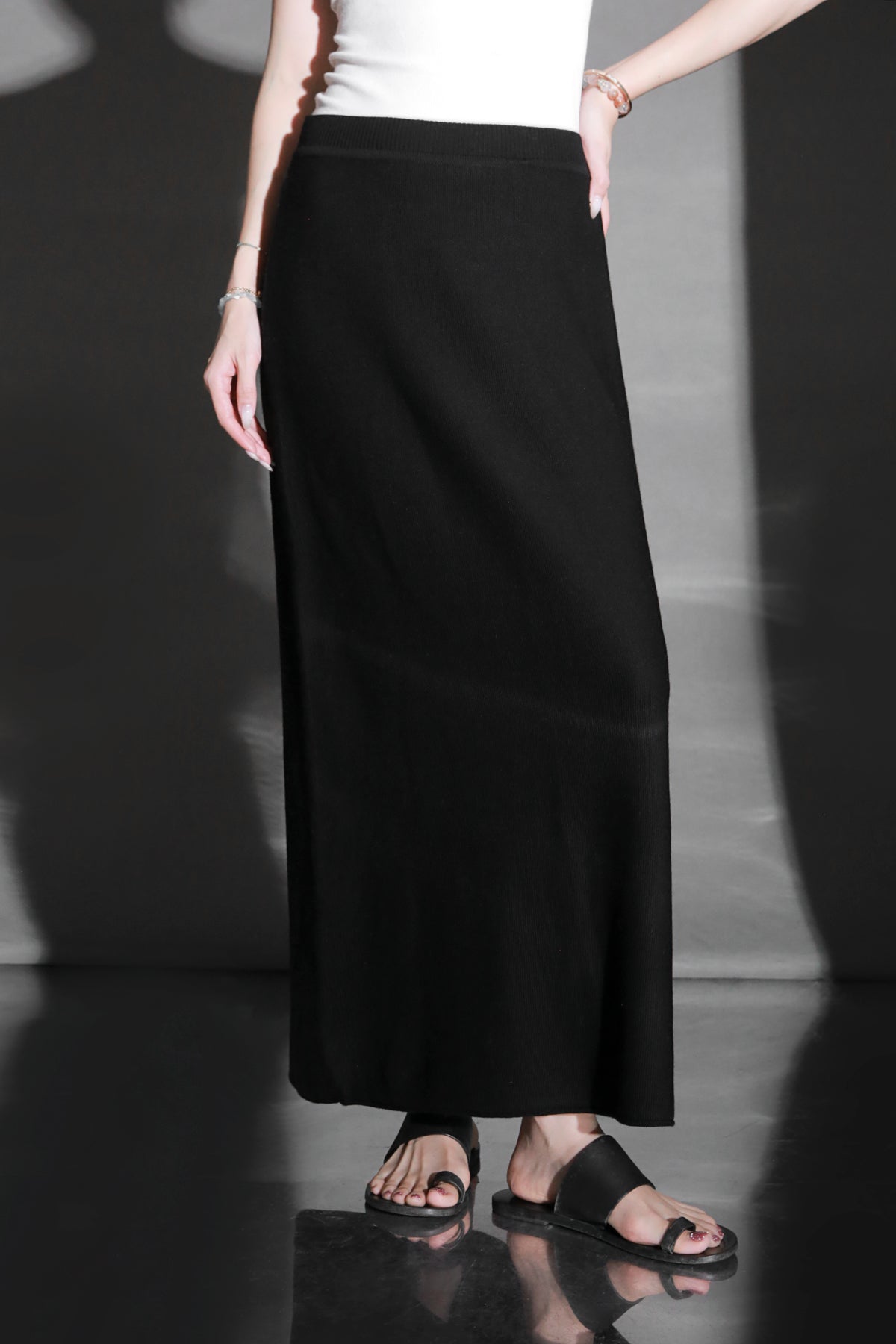 High-End Textured Wool Knit Set for Women – U-Neck Yangzi Yarn Sweater & Stretch Skirt Two-Piece Outfit