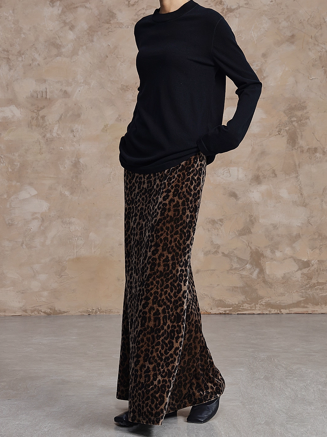 Leopard Velvet Midi Skirt for Women — Slim-Fit High-Waist Fishtail Skirt, Soft & Elegant Fall/Winter Style
