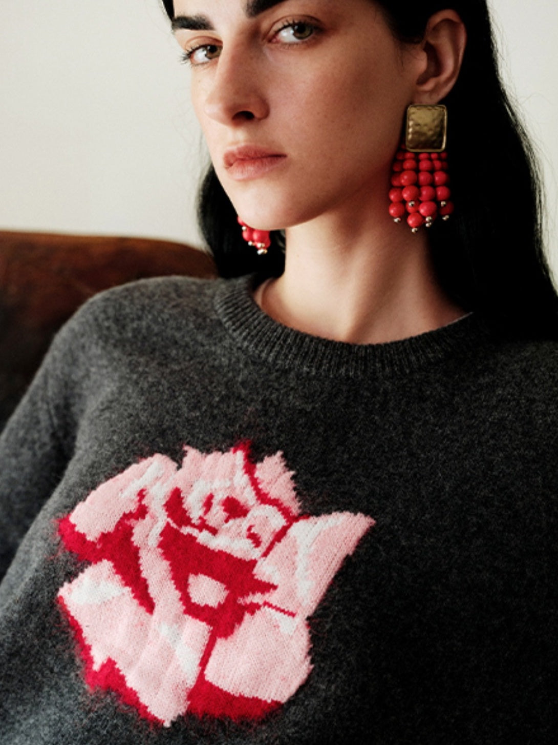 Soft Wool Rose Jacquard Sweater – Semi-Worsted Round Neck Pullover for Women