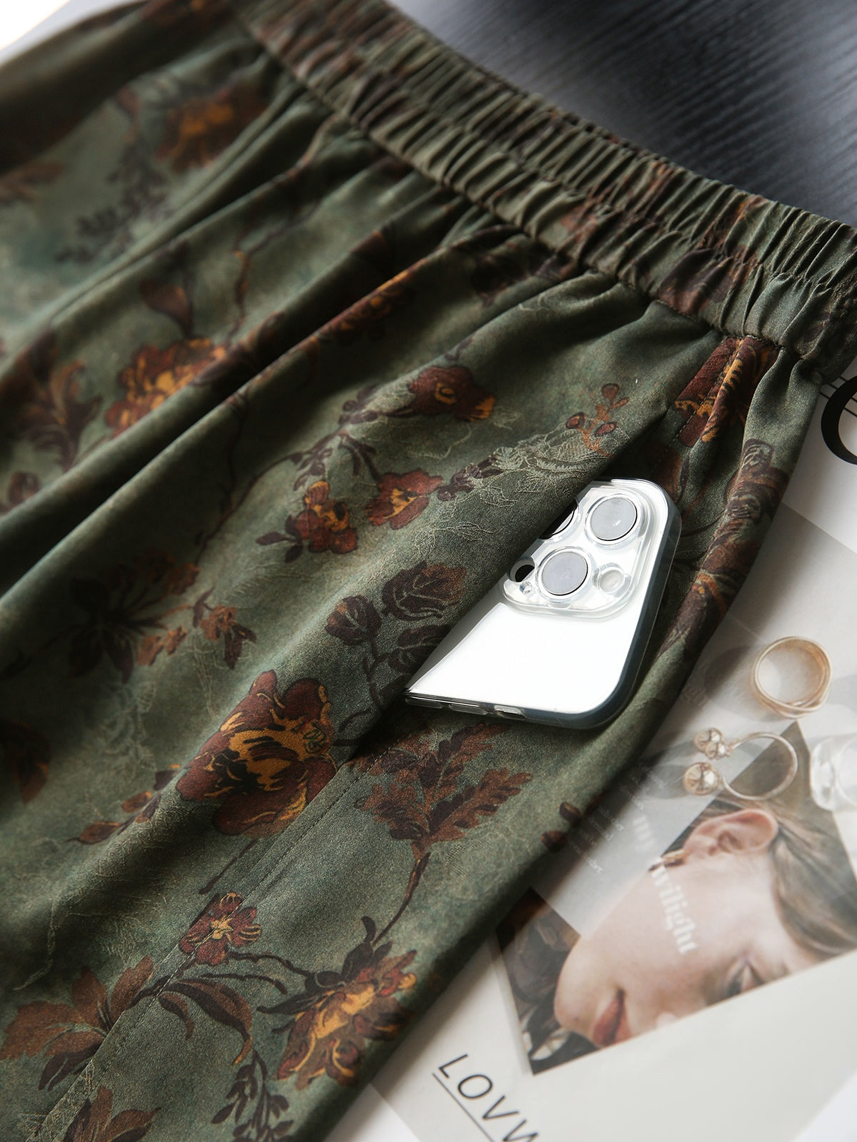 Printed Moss Flower Shadow Casual Pants – 22 Momme Mulberry Silk & Intangible Heritage Gambiered Guangdong Silk