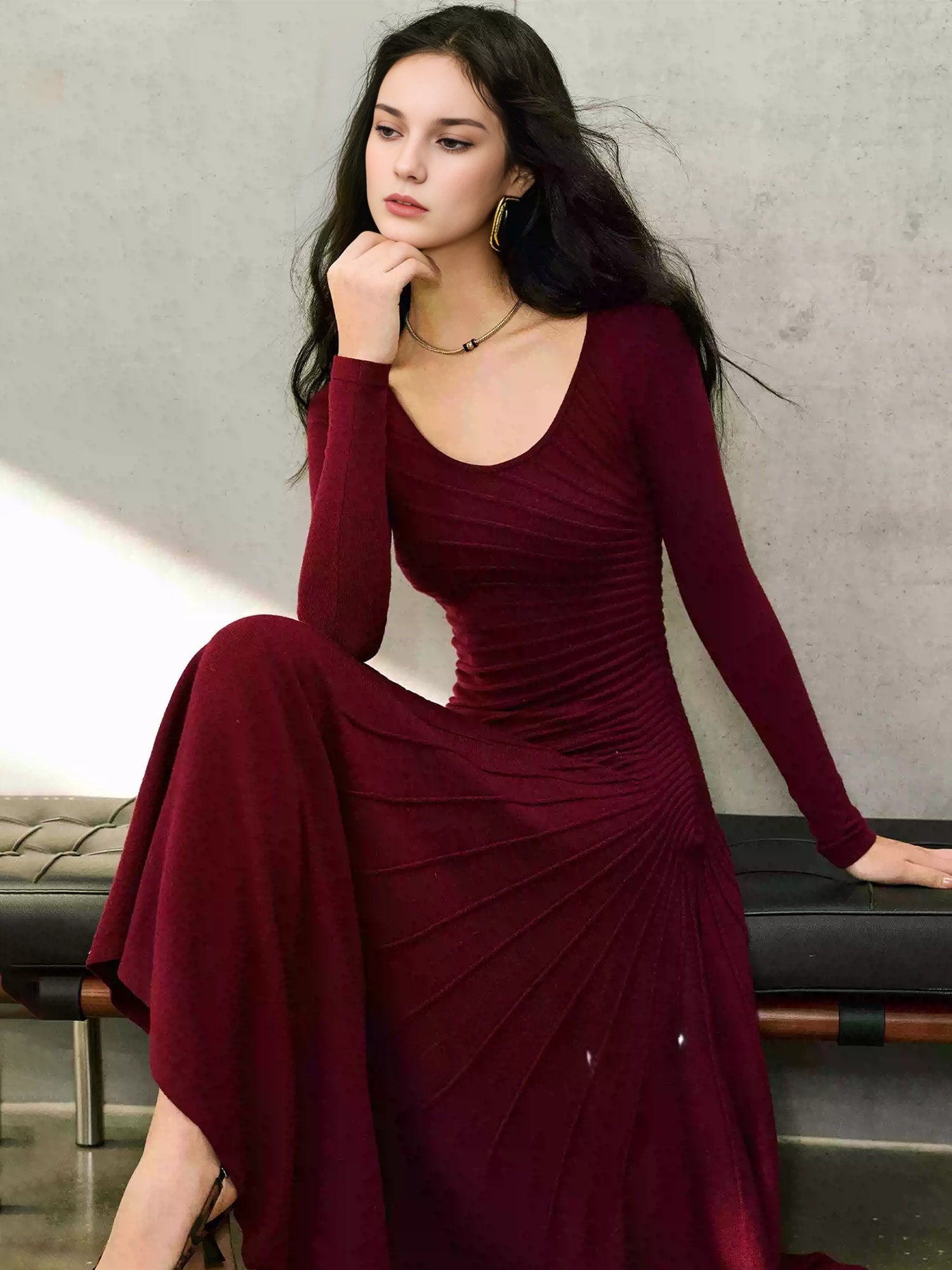 Soft Wool Textured Asymmetric Dress – Skin-Friendly Wool, Radiating Weave, Slim One-Shoulder Fit & Flared Mermaid Hem