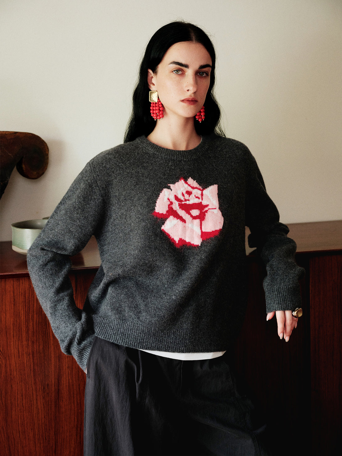 Soft Wool Rose Jacquard Sweater – Semi-Worsted Round Neck Pullover for Women