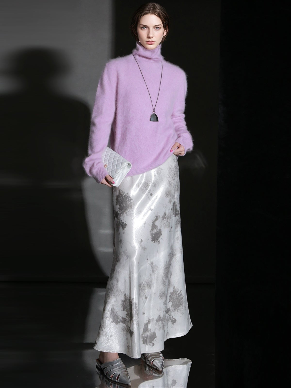 Luxury Cashmere Turtleneck Sweater – Seamless Design, Soft Brushed Knit, Solid Color Warm Pullover for Fall Winter