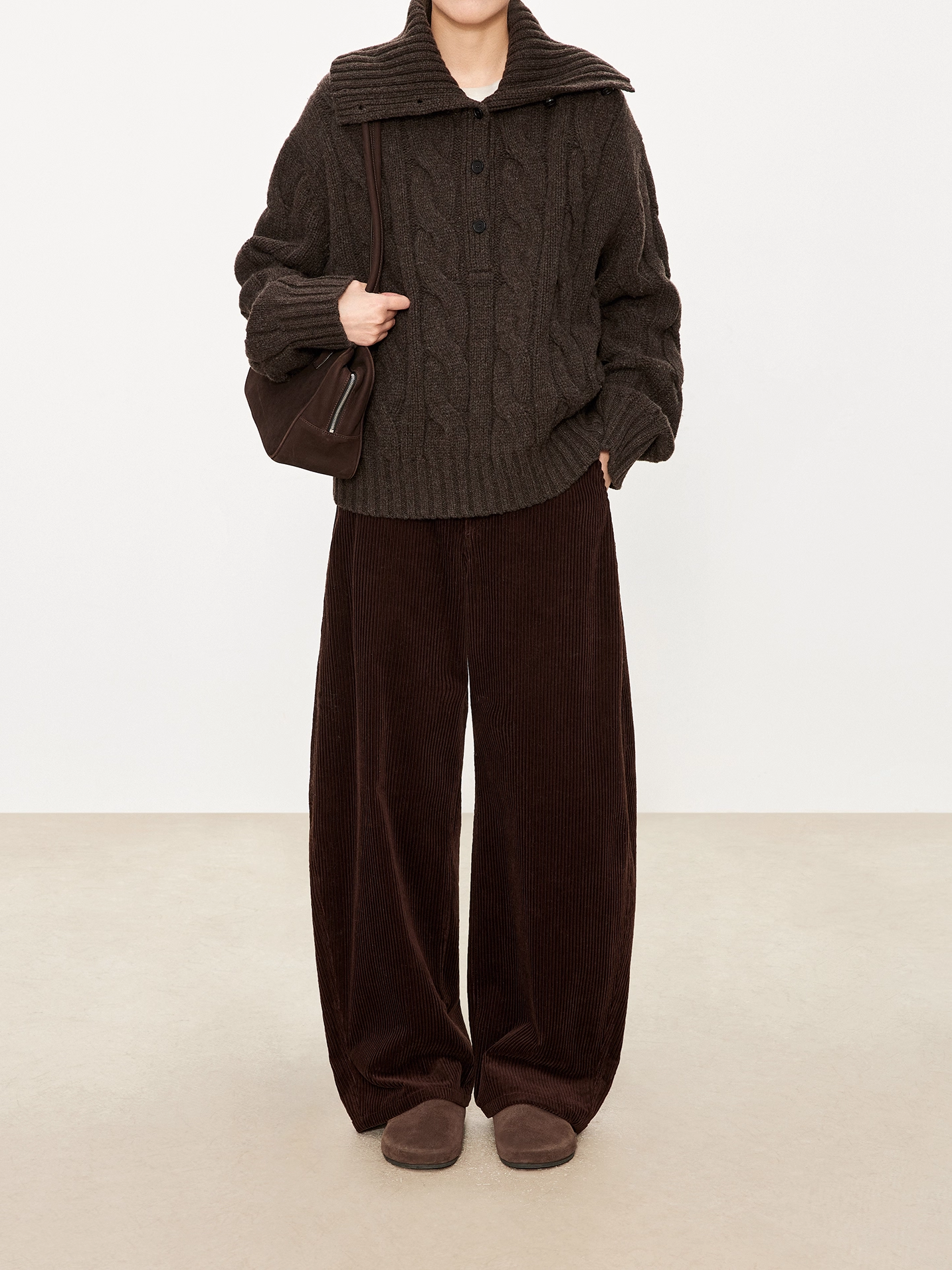 Women’s Vintage "Old-Money" Chunky Cable-Knit Wool Sweater | English-Style T-Silhouette with Stand & Turn-Down Collar