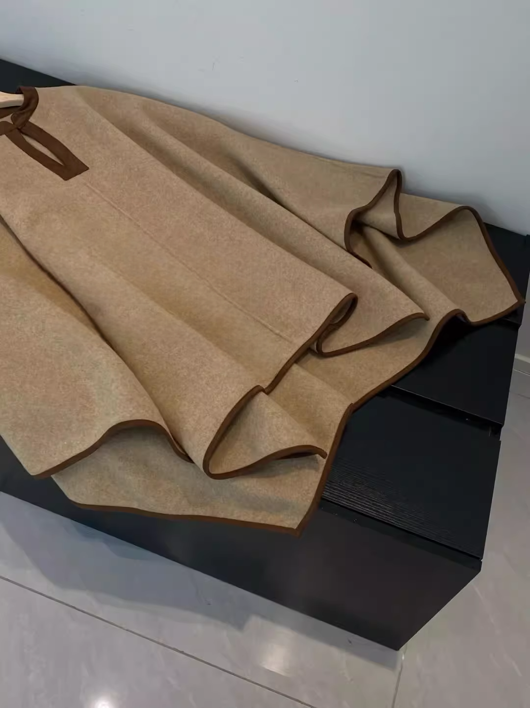 Women’s Minimalist Shearling Patchwork Cape Coat | Premium Merino Wool & Suede Blend Outerwear