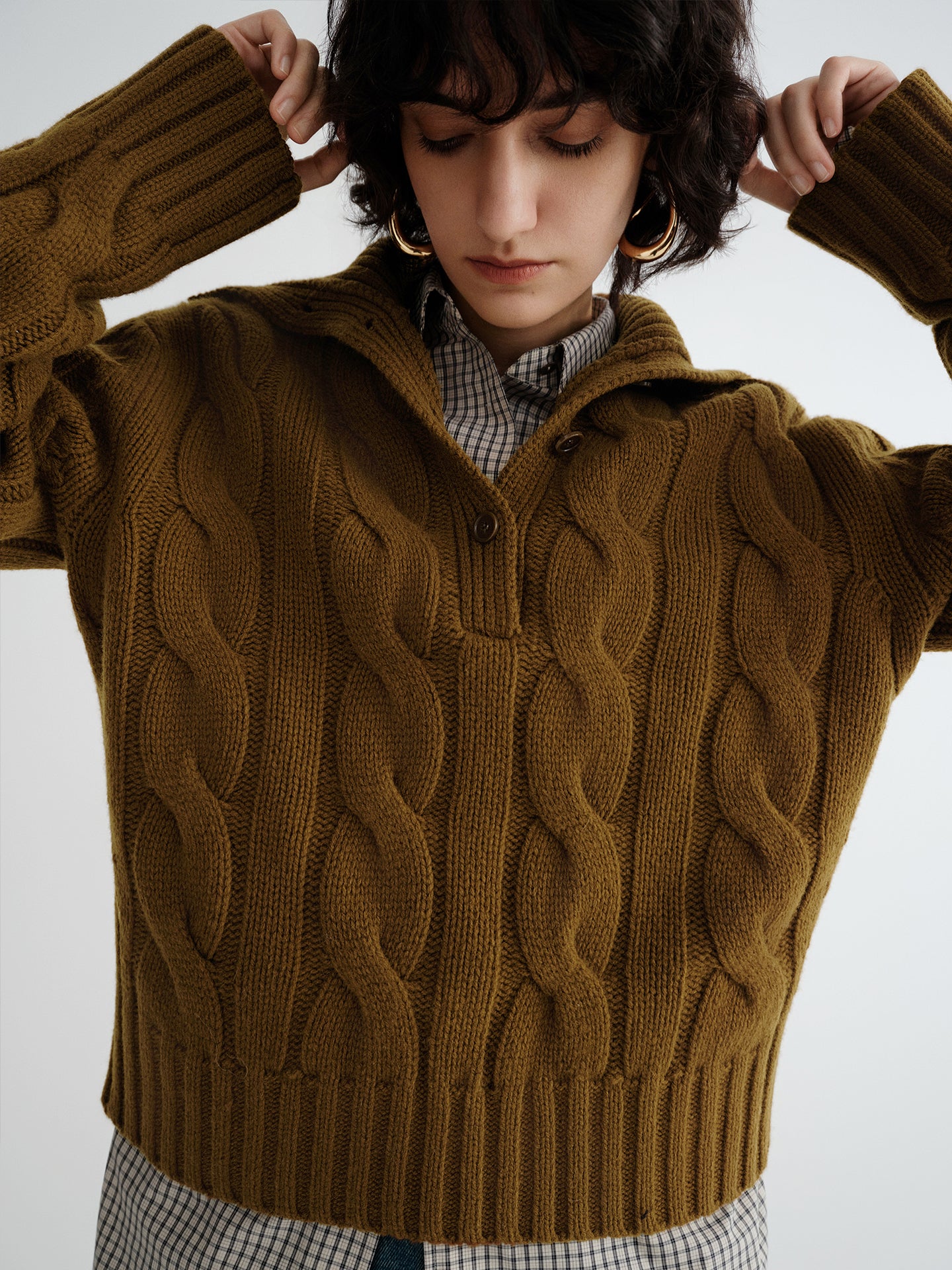 Sculptural Cable Knit Series Autumn/Winter Essential Pure Wool Yarn Chunky Knit Polo Sweater – Oversized Silhouette