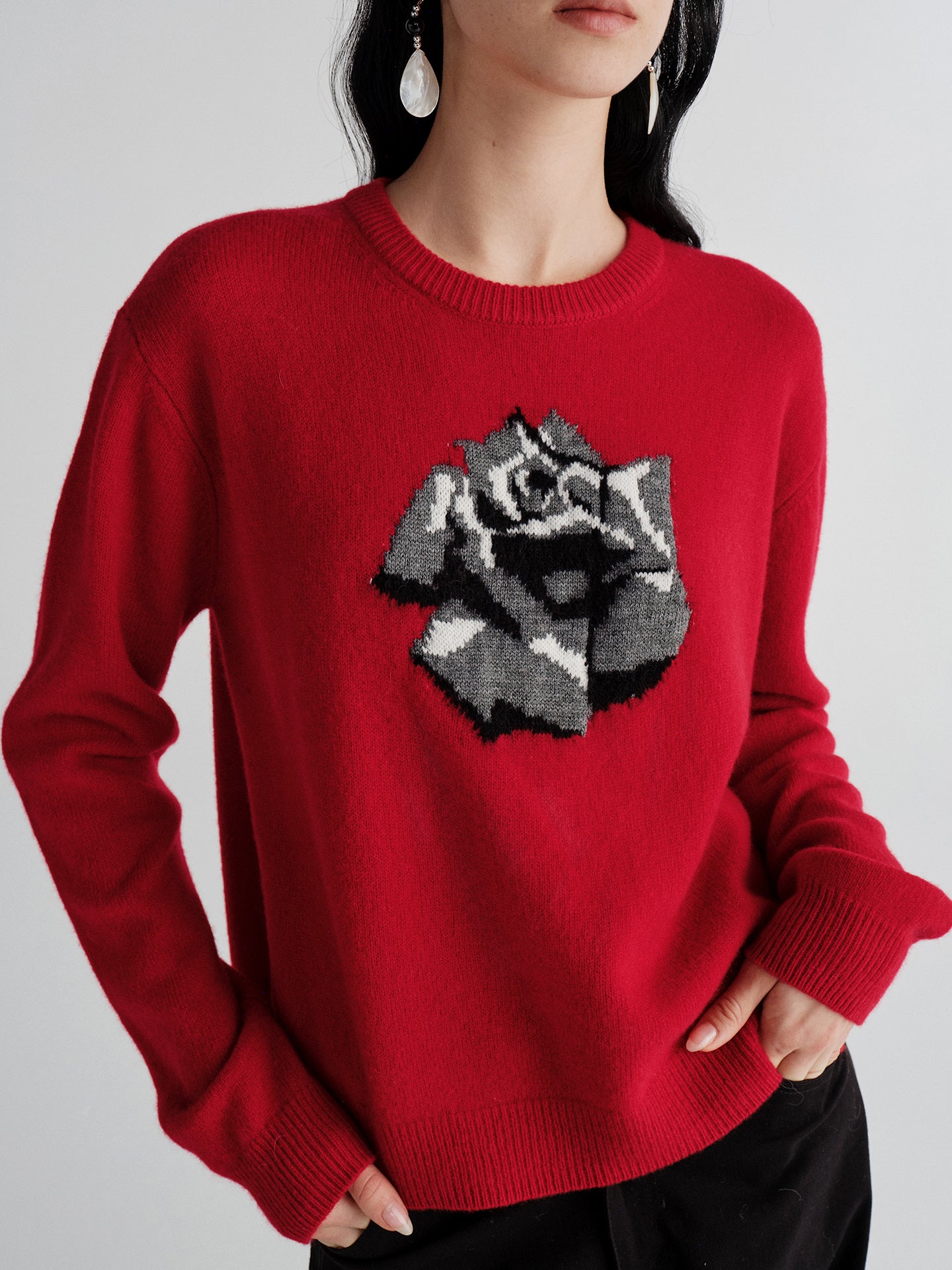 Soft Wool Rose Jacquard Sweater – Semi-Worsted Round Neck Pullover for Women