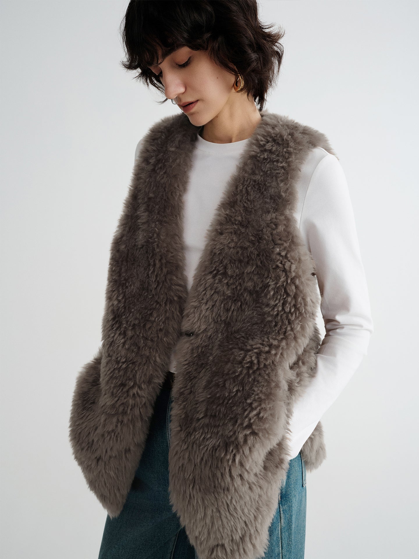 Eco-Faux Fur V-Neck Vest – Classic Straight Cut Warm & Luxurious Texture