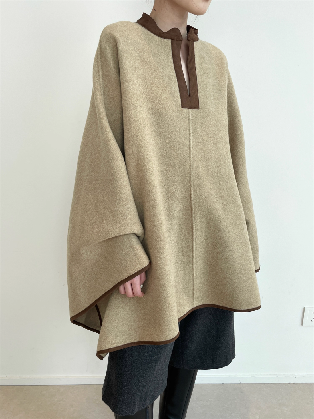 Women’s Minimalist Shearling Patchwork Cape Coat | Premium Merino Wool & Suede Blend Outerwear