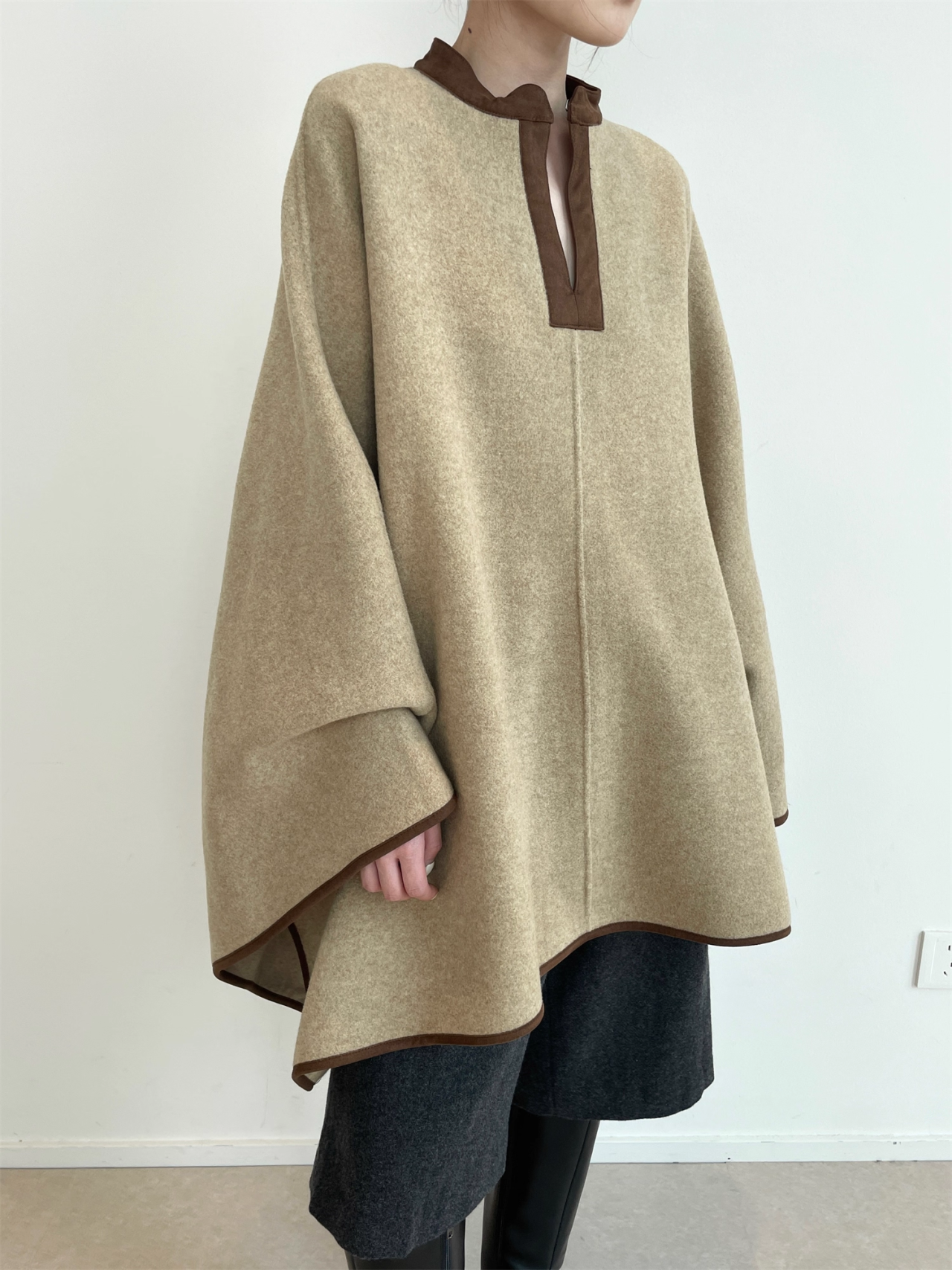 Women’s Minimalist Shearling Patchwork Cape Coat | Premium Merino Wool & Suede Blend Outerwear