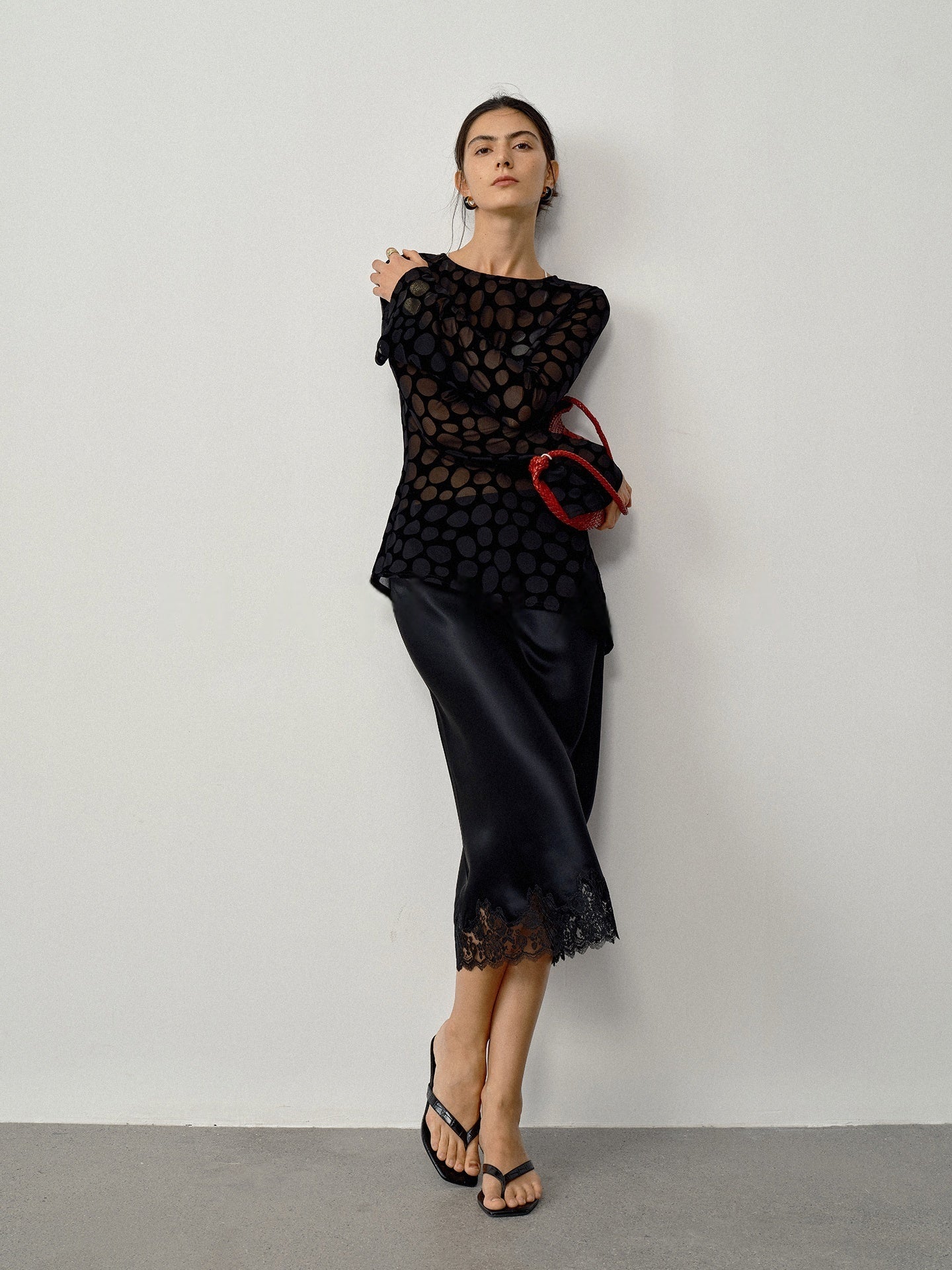 Row-Style Elegant Black-Tail Skirt – Flowing Lace Triacetate Midi Skirt for Women