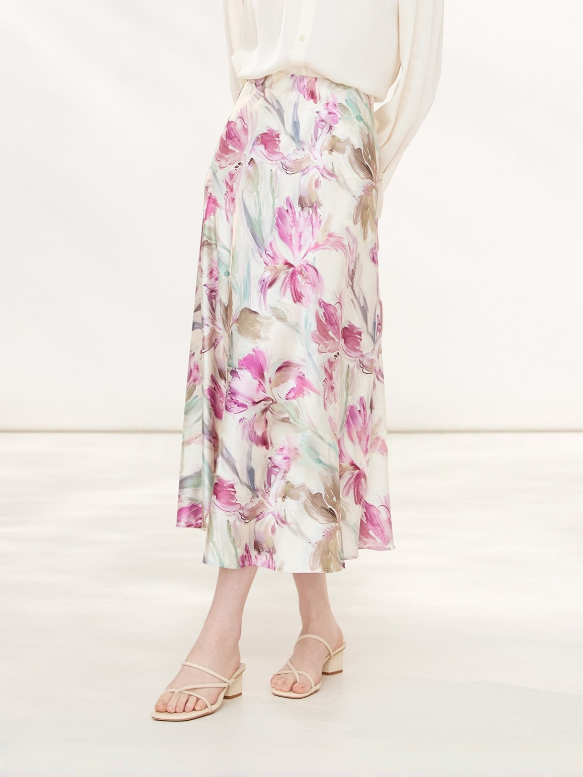 French-Inspired Mulberry Silk A-Line Skirt – Mid-Length Printed Knee-Length Design