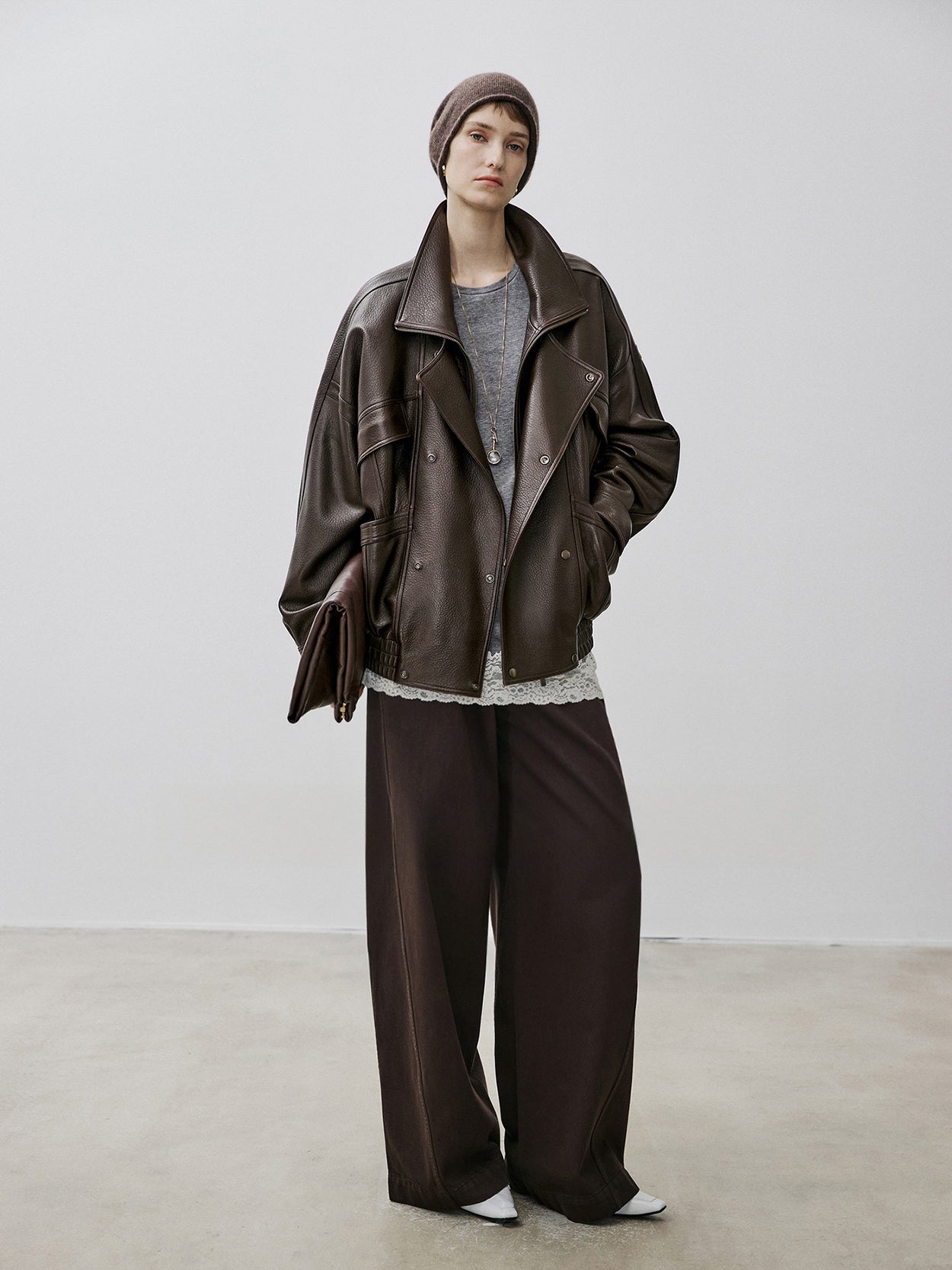 2025 Fall/Winter Women’s Vintage Sheepskin Leather Jacket – Double-Layer Lapel & Structured Panel Design