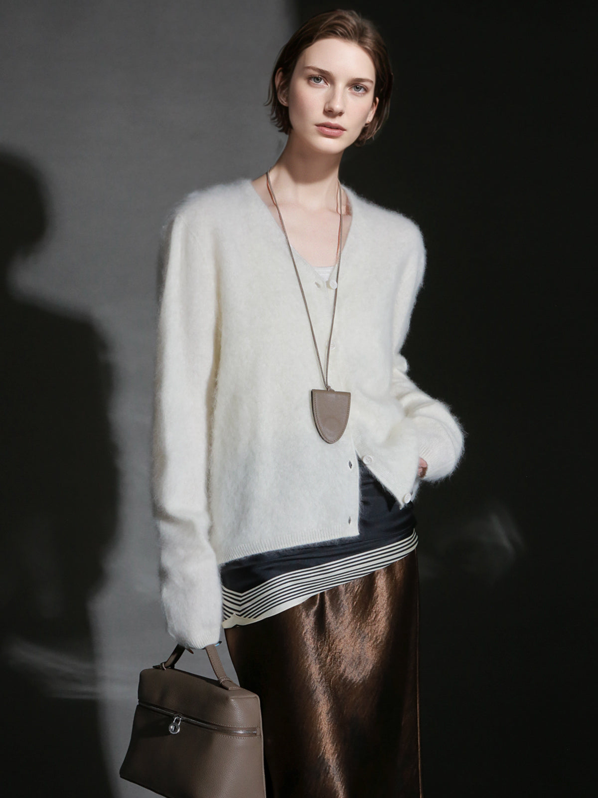 Elegant Cashmere Brushed Knit Cardigan – Soft Luxury Sweater Jacket for Women, Cozy Chic Layer for Fall