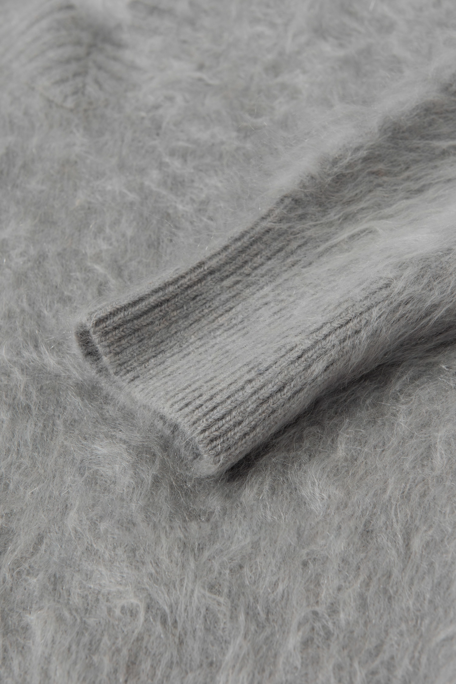 100% Rare Haan Mountain Cashmere Brushed Knit | Cloud-Soft Oversized V-Neck Sweater for Women