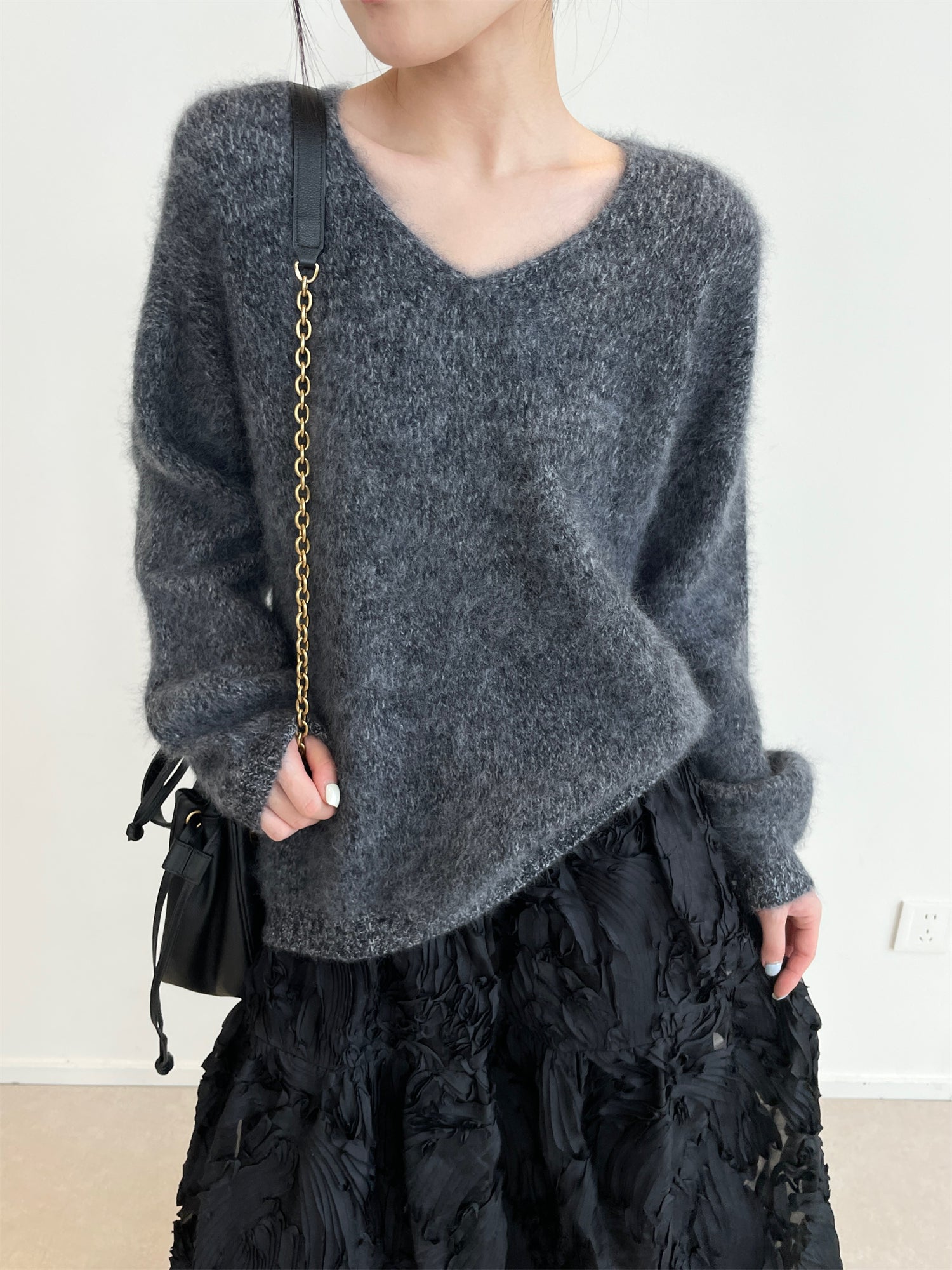 Women’s 100% Wool Brushed Knit Sweater | Seamless Two-Tone V-Neck Pullover with Soft Fuzzy Texture