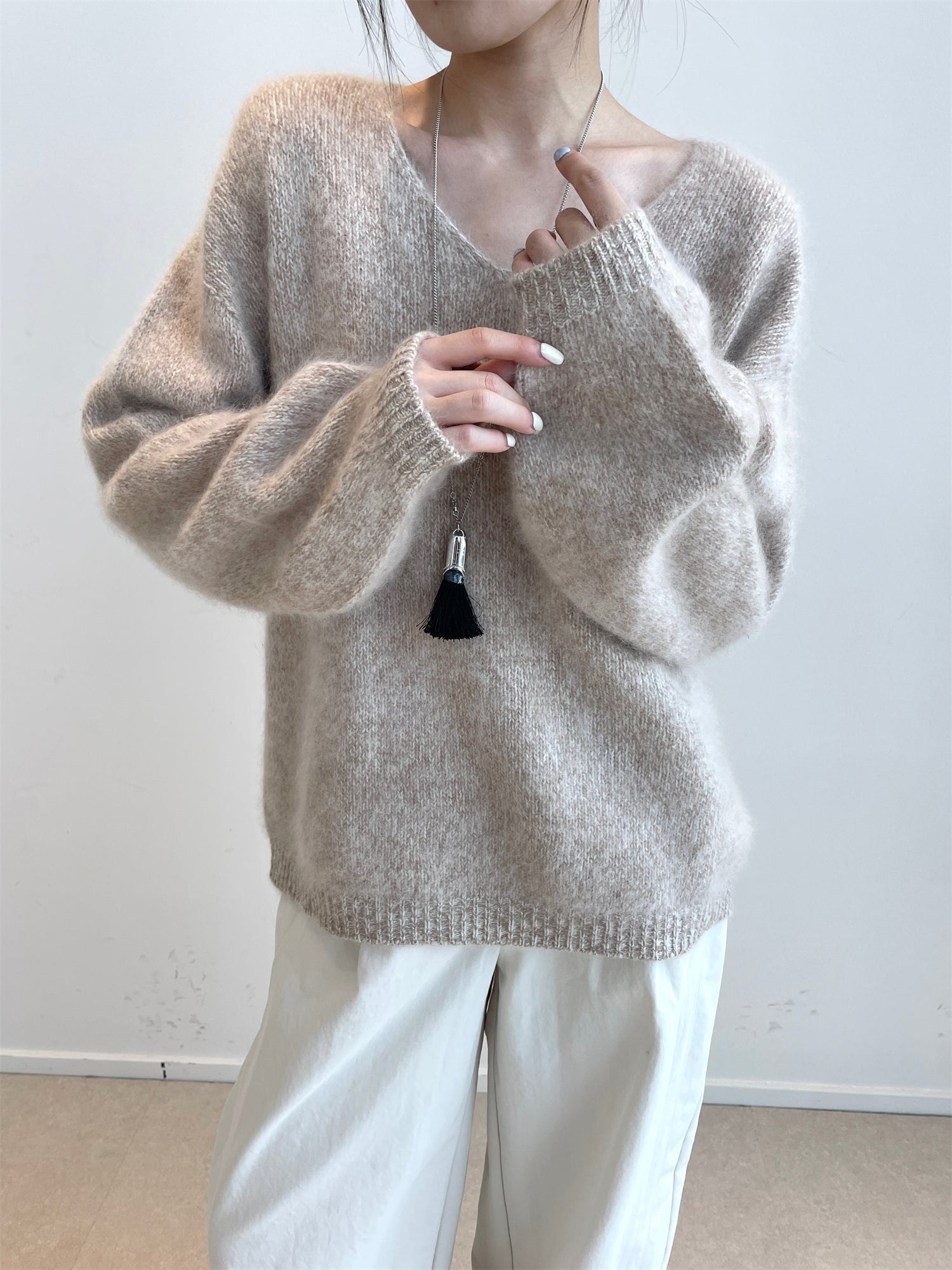 Women’s 100% Wool Brushed Knit Sweater | Seamless Two-Tone V-Neck Pullover with Soft Fuzzy Texture