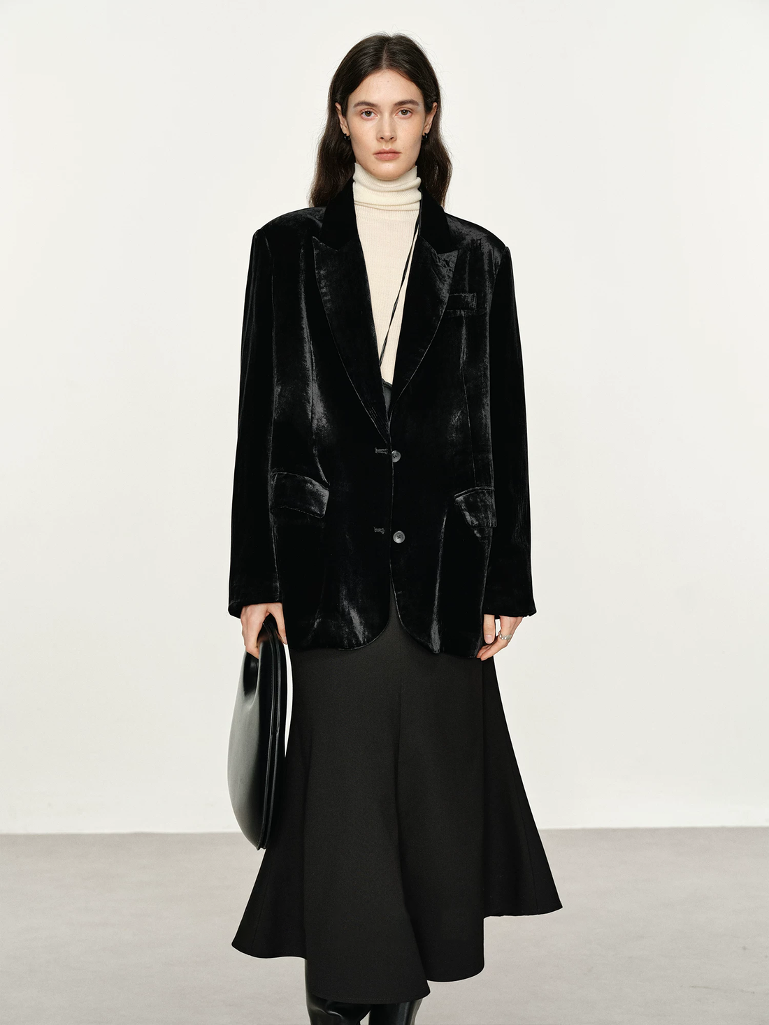 Women's Relaxed Vintage-Style Black Silk Velvet Blazer – Oversized Minimalist Fall/Winter Jacket