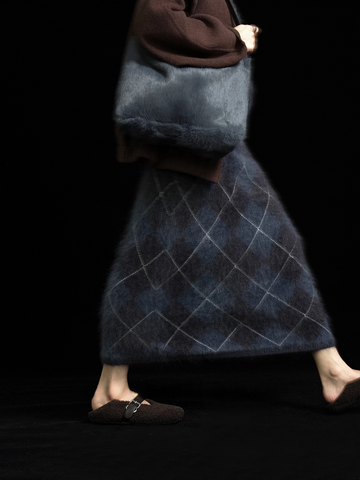 Heavyweight Brushed Knit Vintage Diamond-Pattern Midi Skirt for Women